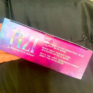 Perfectly Posh Space Balls Fizi Bath Bombs 3 pack